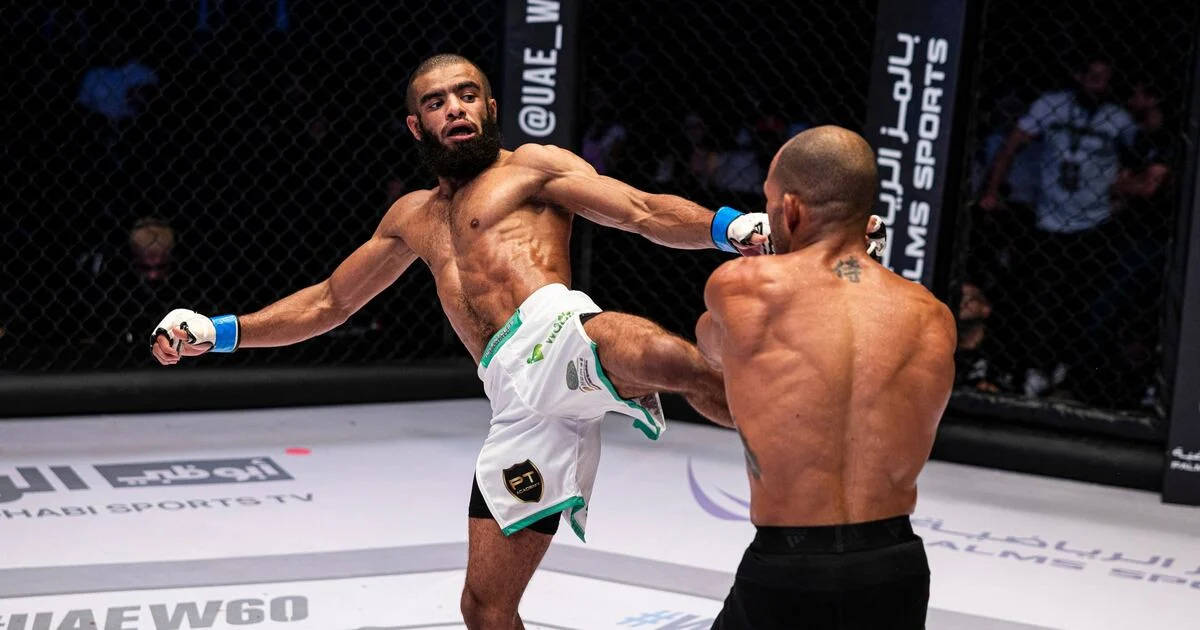 Muhidin Abubakar throwing a kick in a UAE Warriors title fight