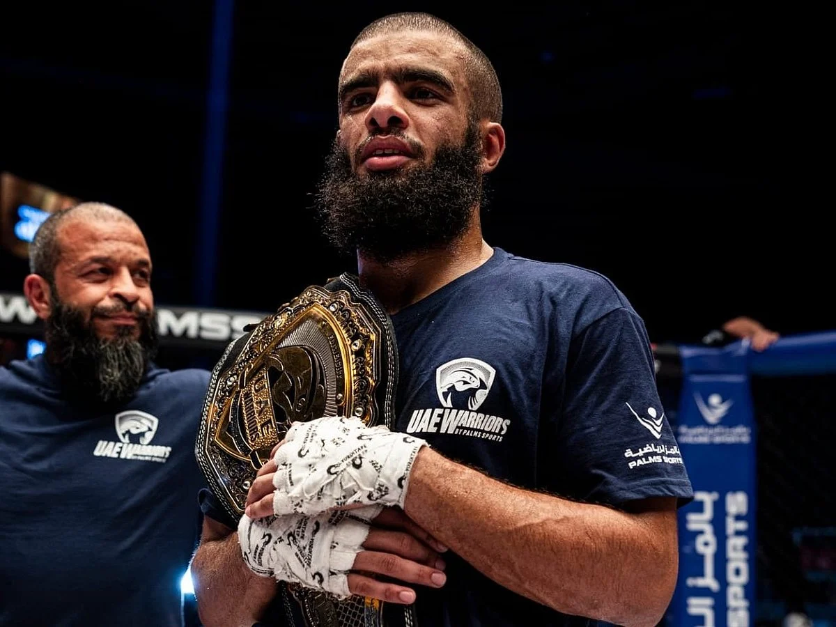 Muhidin Abubakar holding the UAE Warriors title